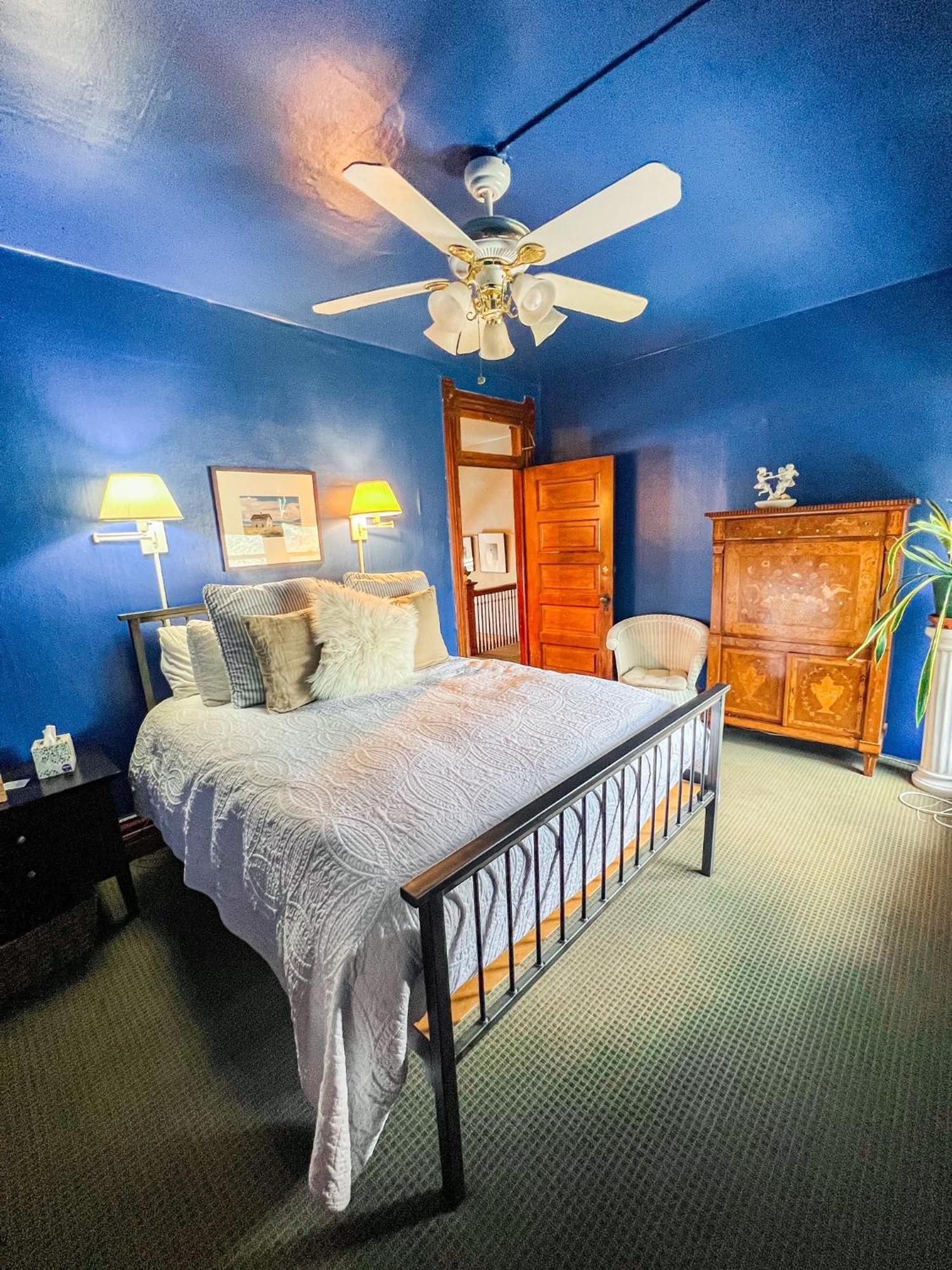 Off Broadway B & B Денвер Экстерьер фото