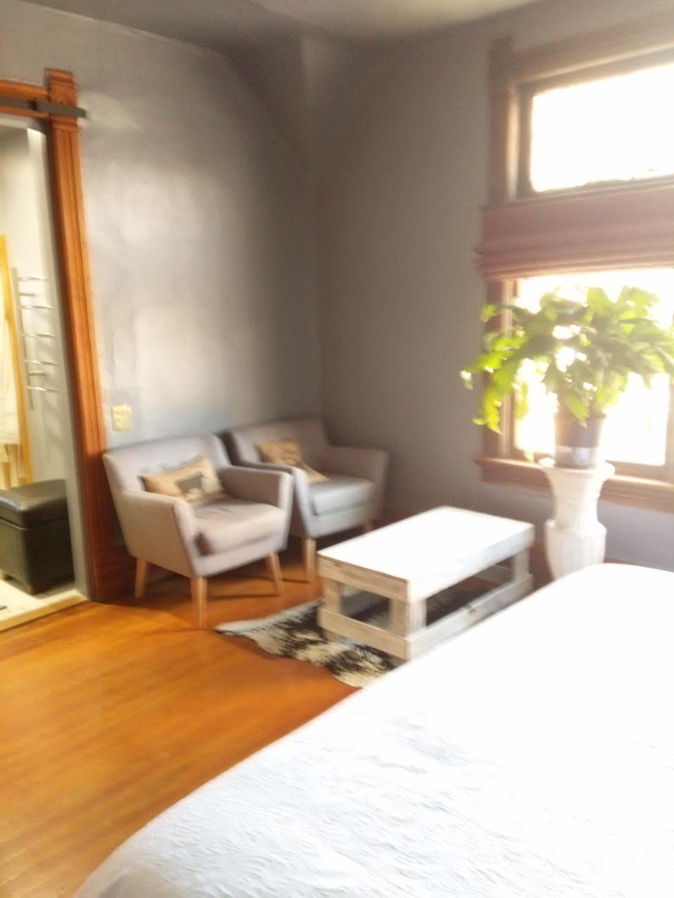 Off Broadway B & B Денвер Экстерьер фото
